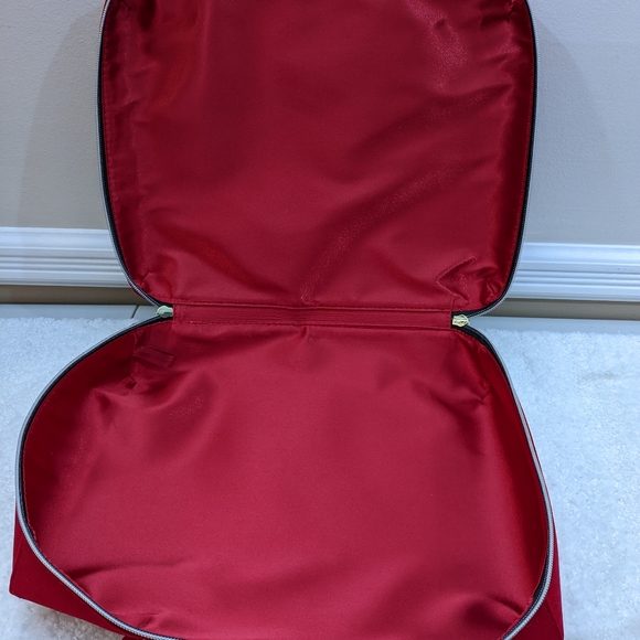 Estee Lauder Red Velvet zippered makeup case. Top handle. Beautiful and  tastefu - Picture 9 of 10
